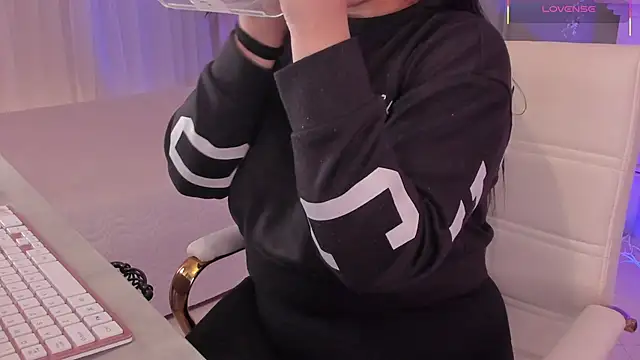 scarlet miller1 online show from 7, 11, 2025