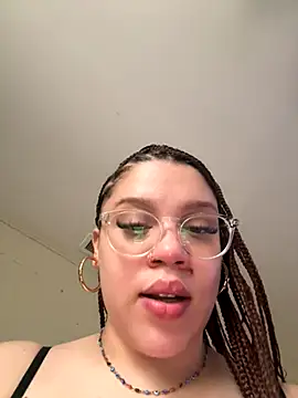 QueenNuttCollector online show from 21, 11, 2025