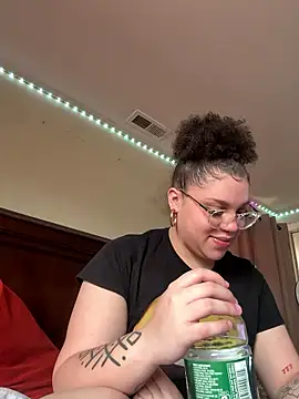 QueenNuttCollector online show from 9, 1, 2026