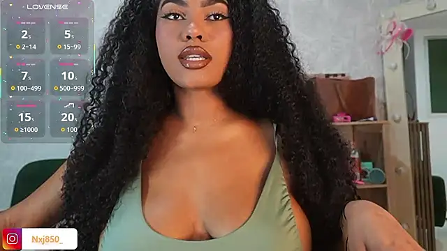 HOTBLACKANDWHITE2 online show from 12, 1, 2026