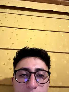 Snapshot of CamiRojas_boy chatting on 9, 9, 2025 CamiRojas boy online show from 9, 9, 2025