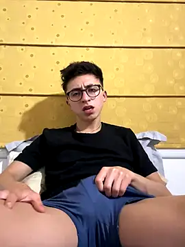 Snapshot of CamiRojas_boy chatting on 13, 9, 2025 CamiRojas boy online show from 13, 9, 2025