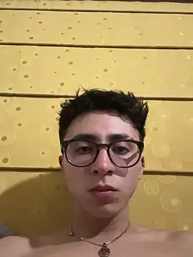 Snapshot of CamiRojas_boy chatting on 18, 9, 2025 CamiRojas boy online show from 18, 9, 2025