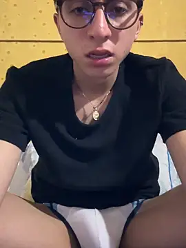 Snapshot of CamiRojas_boy chatting on 22, 9, 2025 CamiRojas boy online show from 22, 9, 2025