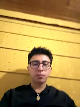 Snapshot of CamiRojas_boy chatting on 23, 9, 2025 CamiRojas boy online show from 23, 9, 2025