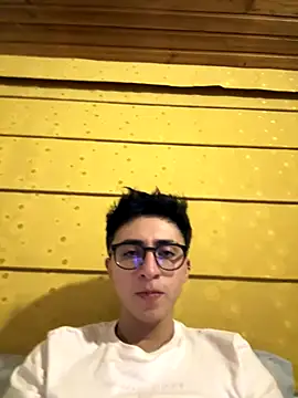 Snapshot of CamiRojas_boy chatting on 28, 9, 2025 CamiRojas boy online show from 28, 9, 2025