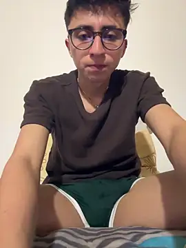 Snapshot of CamiRojas_boy chatting on 13, 10, 2025 CamiRojas boy online show from 13, 10, 2025