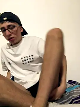 Snapshot of CamiRojas_boy chatting on 20, 10, 2025 CamiRojas boy online show from 20, 10, 2025