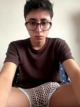 Snapshot of CamiRojas_boy chatting on 21, 10, 2025 CamiRojas boy online show from 21, 10, 2025