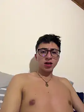 Snapshot of CamiRojas_boy chatting on 24, 10, 2025 CamiRojas boy online show from 24, 10, 2025