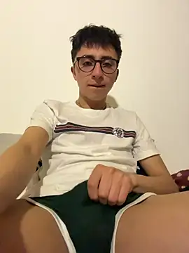 Snapshot of CamiRojas_boy chatting on 29, 10, 2025 CamiRojas boy online show from 29, 10, 2025