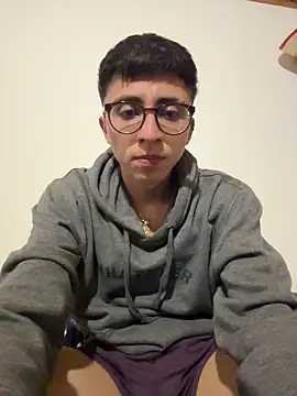 Snapshot of CamiRojas_boy chatting on 5, 11, 2025 CamiRojas boy online show from 5, 11, 2025