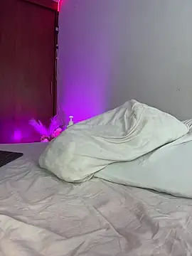 nicolette sweet  online show from 10, 3, 2025