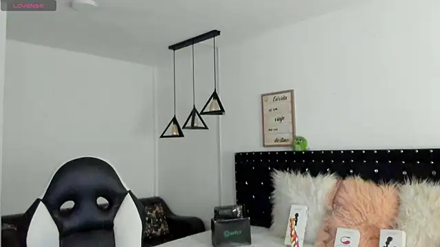 natasha logan  online show from 2, 3, 2025