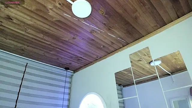 natasha logan  online show from 30, 9, 2025