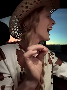 GoldenFlameGoddess online show from 3, 11, 2025