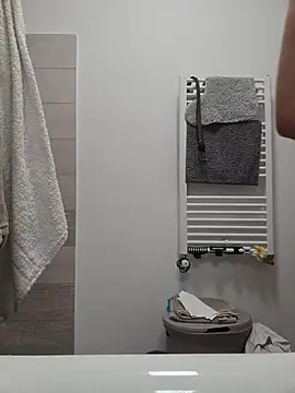 ToplessDragonxh online show from 13, 4, 2026