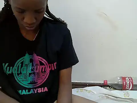 Snapshot of prettybeee chatting on 3, 10, 2025 prettybeee online show from 3, 10, 2025