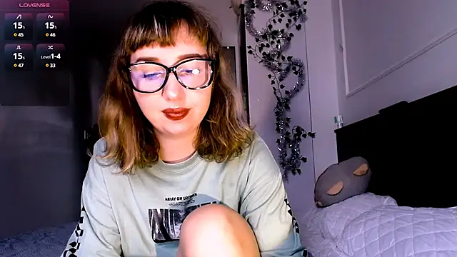 Cosmo Riri online show from 16, 1, 2025