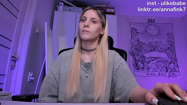 Anna Fink online show from 6, 11, 2025