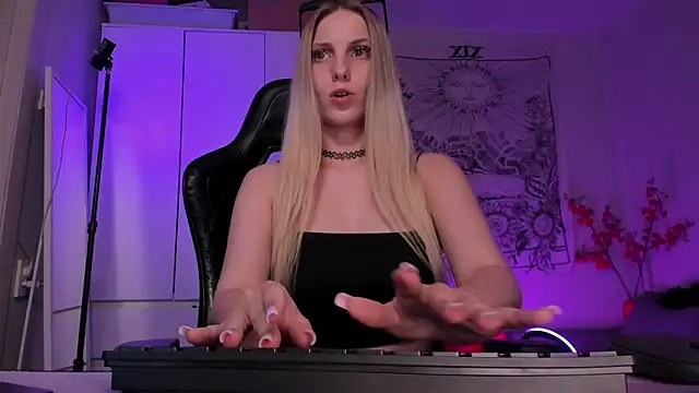 Anna Fink online show from 31, 7, 2026