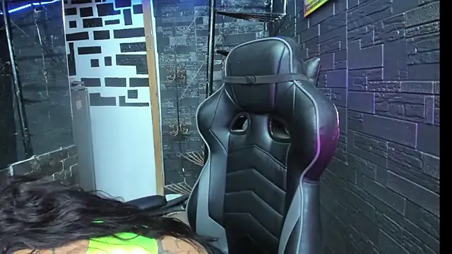 kissingdevil online show from 7, 11, 2025