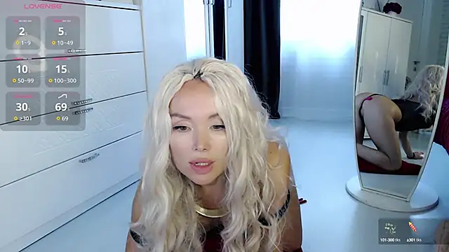 Snapshot of WhiteBunny chatting on 9, 9, 2025 WhiteBunny online show from 9, 9, 2025
