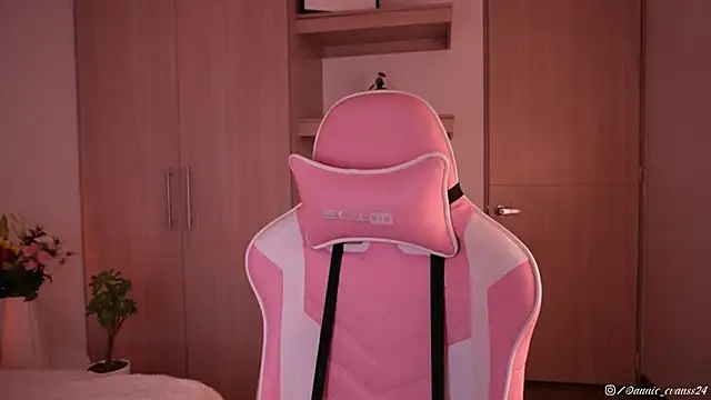 Snapshot of annie24_evans chatting on 5, 3, 2025 annie24 evans online show from 5, 3, 2025