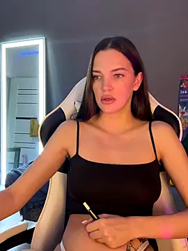 julia fly online show from 10, 11, 2025