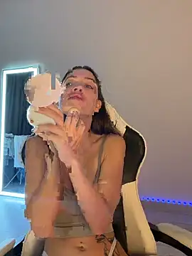 julia fly online show from 24, 5, 2026