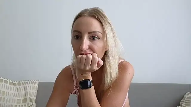 Snapshot of Allys chatting on 10, 10, 2025 Allys online show from 10, 10, 2025