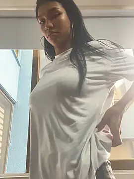 Snapshot of LauraAristizabal chatting on 31, 1, 2025 LauraAristizabal online show from 31, 1, 2025