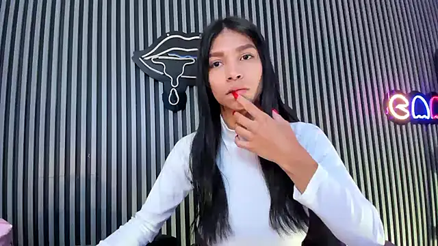 Snapshot of LauraAristizabal chatting on 7, 2, 2025 LauraAristizabal online show from 7, 2, 2025
