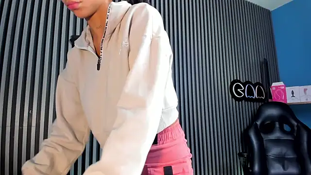 Snapshot of LauraAristizabal chatting on 21, 2, 2025 LauraAristizabal online show from 21, 2, 2025