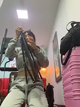 Snapshot of LauraAristizabal chatting on 21, 2, 2025 LauraAristizabal online show from 21, 2, 2025