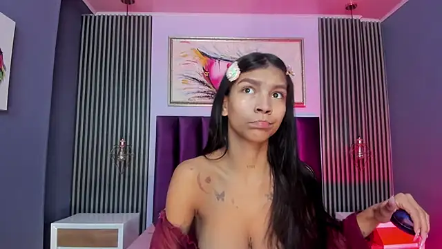Snapshot of LauraAristizabal chatting on 24, 2, 2025 LauraAristizabal online show from 24, 2, 2025