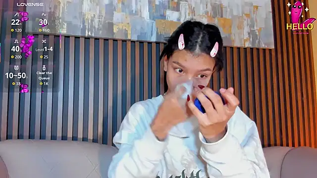 LauraAristizabal online show from 15, 11, 2025