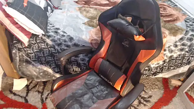 sexyjustin202 online show from 6, 4, 2026