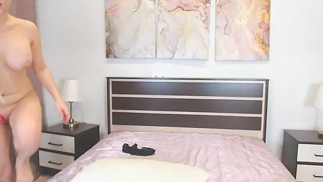 Snapshot of Yulianna_Smith chatting on 15, 12, 2024 Yulianna Smith online show from 15, 12, 2024