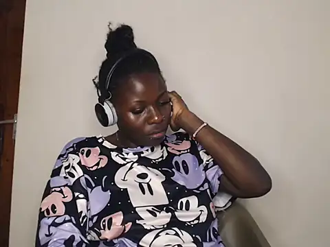 queenofqueens96 online show from 12, 3, 2026