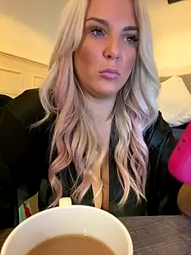 Bustyblondebabe32 online show from 7, 11, 2025