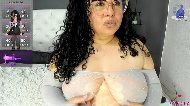 Snapshot of hazel_milf chatting on 4, 11, 2025 hazel milf online show from 4, 11, 2025