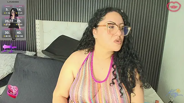 Snapshot of hazel_milf chatting on 1, 4, 2026 hazel milf online show from 1, 4, 2026