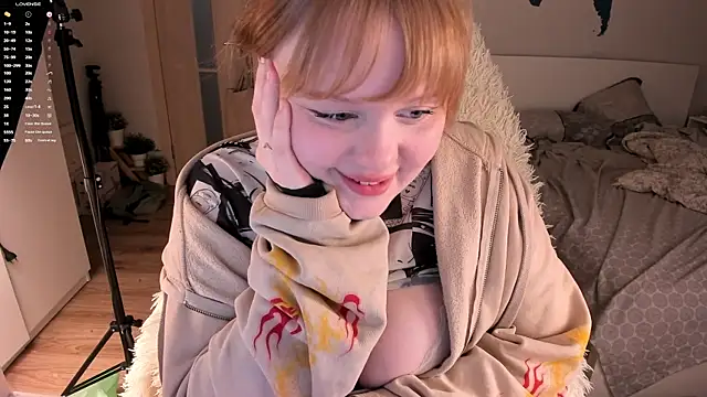 Snapshot of LisaLaas chatting on 10, 12, 2024 LisaLaas online show from 10, 12, 2024