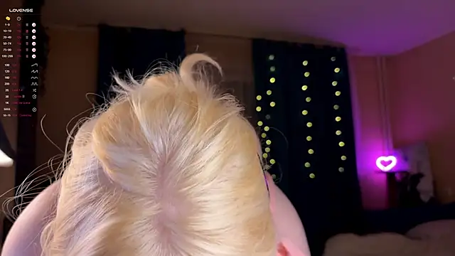 Snapshot of LisaLaas chatting on 18, 9, 2025 LisaLaas online show from 18, 9, 2025