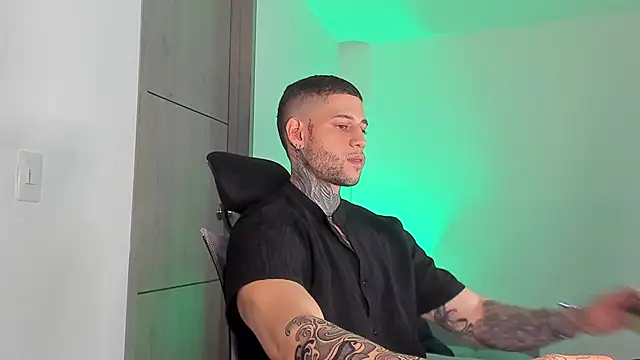  jamesleandros1 online show from 21, 4, 2026