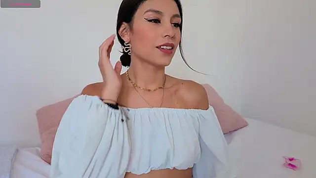 PIA STONE online show from 4, 3, 2026