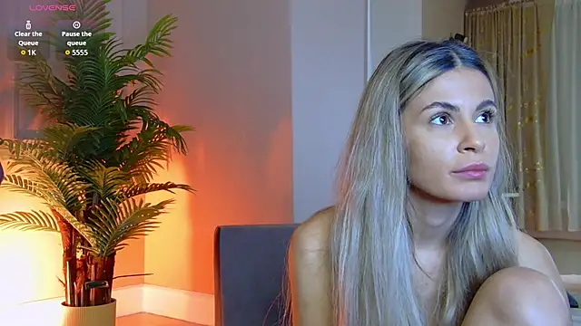 Snapshot of Avril_Cyrus chatting on 19, 12, 2025 Avril Cyrus online show from 19, 12, 2025