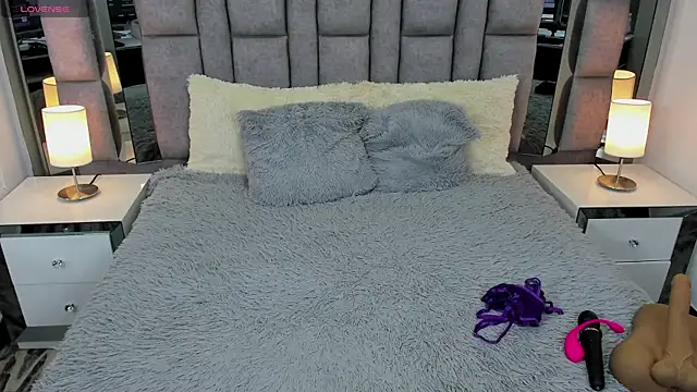 EMMAHILL1 online show from 1, 3, 2025