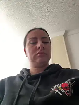 Abril Luv online show from 26, 2, 2026